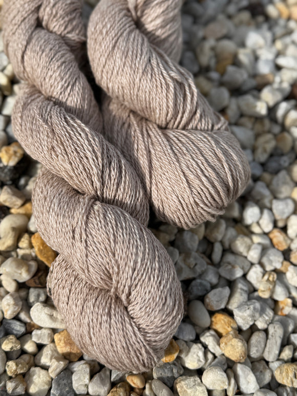 DK/ 8ply - merino alpaca blend - undyed in Butterscotch (Aristaeus)